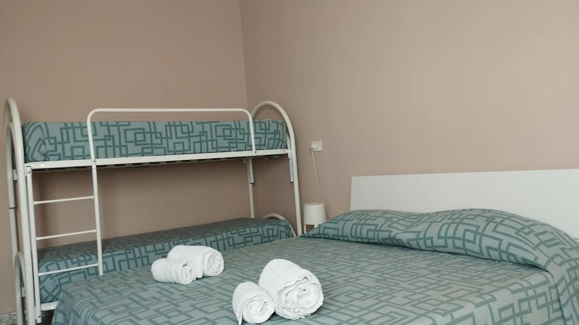 Nocleg ze śniadaniem Thomas'Home Comiso